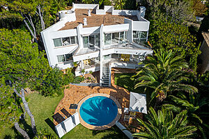Villa in Santa Ponsa - Besondere Architektur mit Pool und mediterranem, eingewachsenem Garten