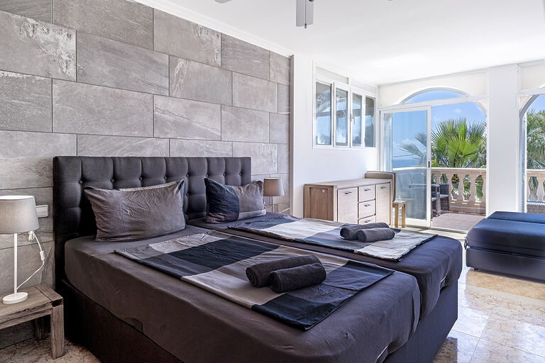 Villa in Cala Pi - Helles Schlafzimmer mit Terrasse
