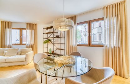 Apartment in Palma - Wohnraum mit elegantem Holzboden