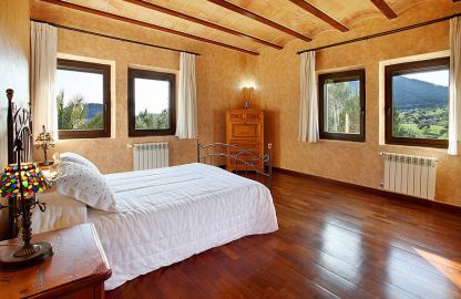 Finca in S´Horta - Großes Schlafzimmer mit Panoramablick