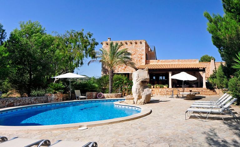 Finca in S´Horta - Sonnenterrasse mit Pool