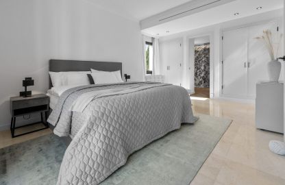 Villa in Santa Ponsa - Geräumiges Schlafzimmer mit Bad en Suite und einer Ankleide