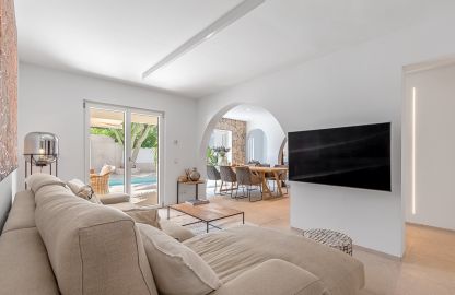Villa in Sol de Mallorca - Geräumiger Raumbereich mit Terrassenzugang