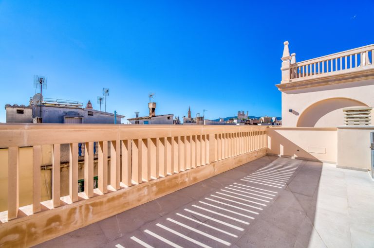 Apartment in Palma - Weitläufige private Terrasse mit Blick auf die Stadt