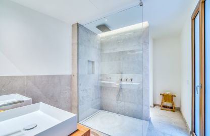 Apartment in Palma - Modernes Badezimmer mit exklusiver Duschecke