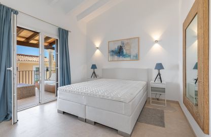 Villa in Santa Ponsa - Doppelschlafzimmer mit Badezimmer und Terrasse