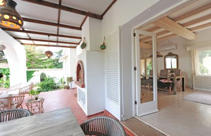 Villa in Cala Murada - Einladende und teils überdachte Terrasse