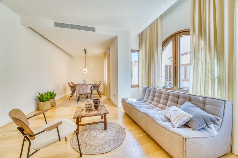 Penthouse in Palma - Wohnzimmer mit angrenzendem Essbereich