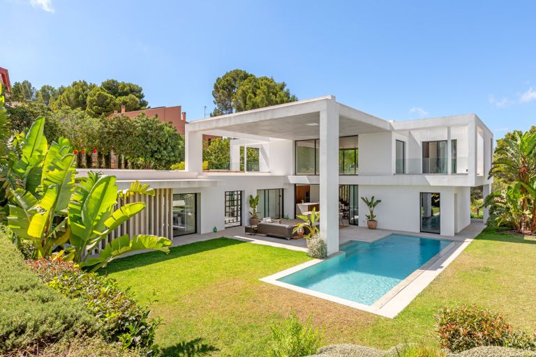 Villa in Santa Ponsa - Modernes Anwesen mit Garten und Pool