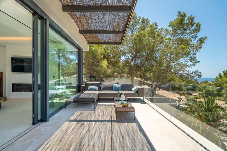 Villa in Camp de Mar - Sonnige Terrasse mit Meerblick