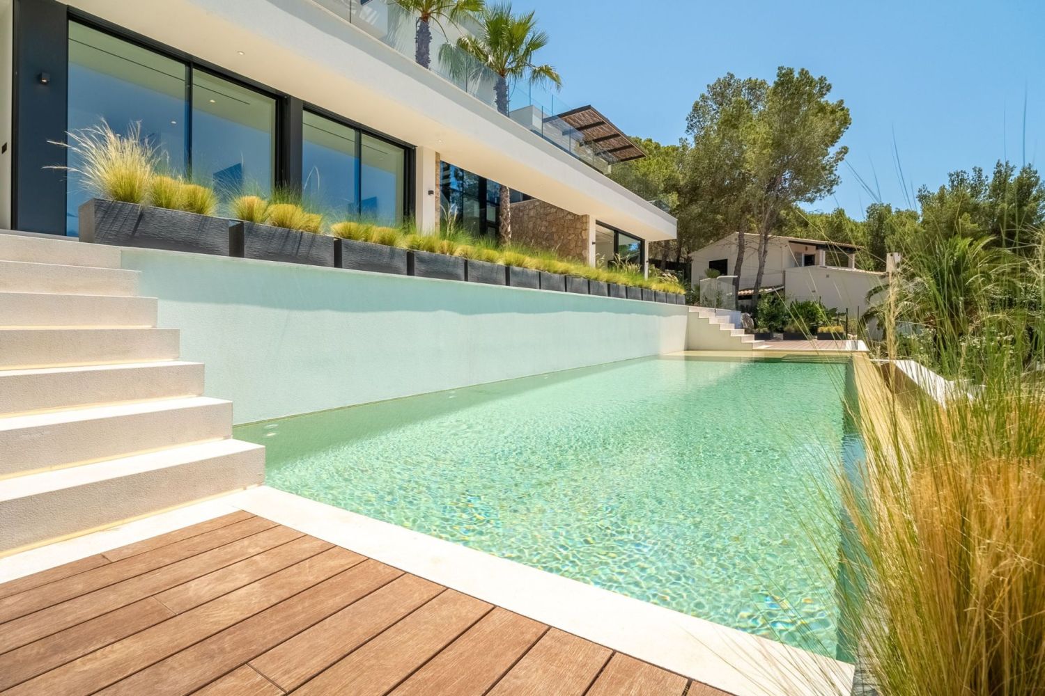 Villa in Camp de Mar - Moderner Poolbereich mit Terrasse