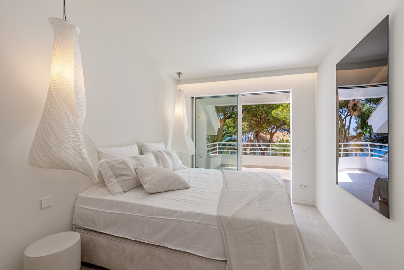 Penthouse in Santa Ponsa - Schlafzimmer mit Balkon und Bad en suite