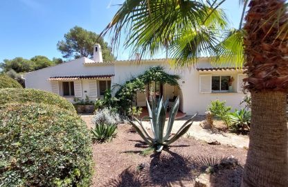 Villa in Cala Murada - Gartenbereich mit Hausansicht