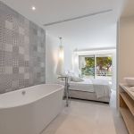 Penthouse in Santa Ponsa - Stylische En-Suite Bad mit Wanne