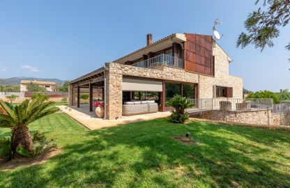 Finca in Lloseta - Fassade mit Naturstein-Elementen