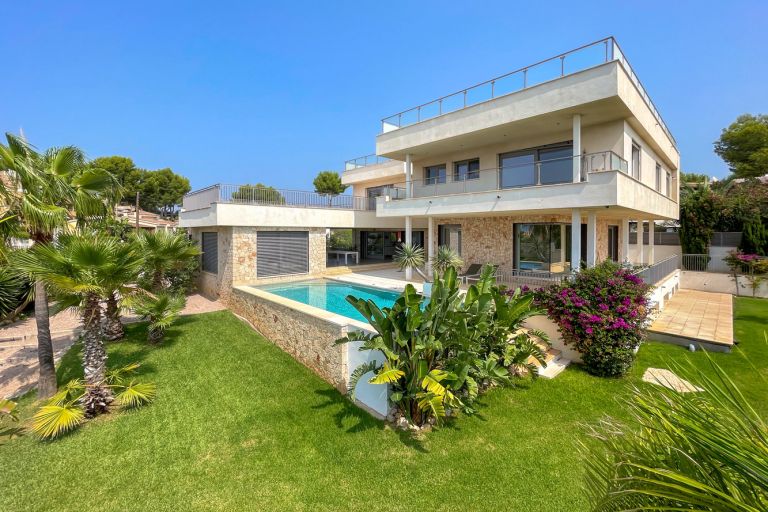 Großzügige Villa mit schönem Ausblick auf das Meer 1