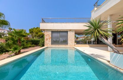 Großzügige Villa mit schönem Ausblick auf das Meer 6