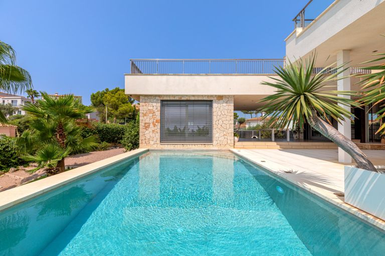 Großzügige Villa mit schönem Ausblick auf das Meer 6