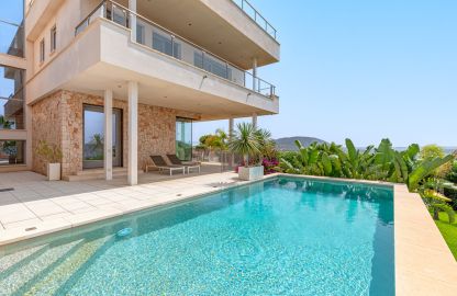 Großzügige Villa mit schönem Ausblick auf das Meer 5