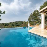 Villa in Bendinat - Poolterrasse mit Blick auf den Golfplatz