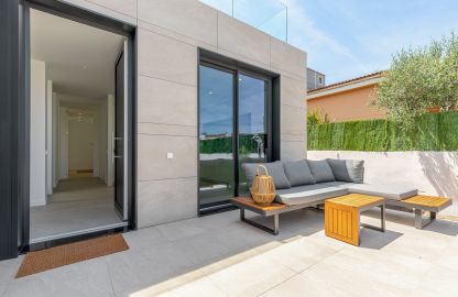 Villa in Son Ferrer - Gemütliche Poolterrasse am Wohnbereich 