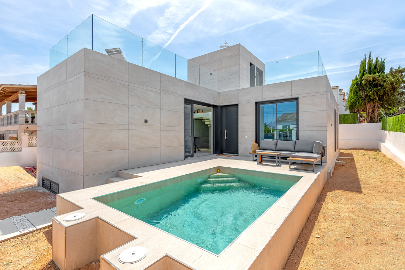 Villa in Son Ferrer  - Ansicht mit Poolterrasse