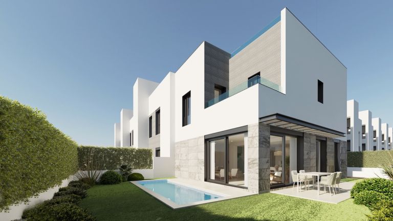 Neubau in Playa de Palma - Seitliche Ansicht auf das Neubau Eckhaus mit Pool