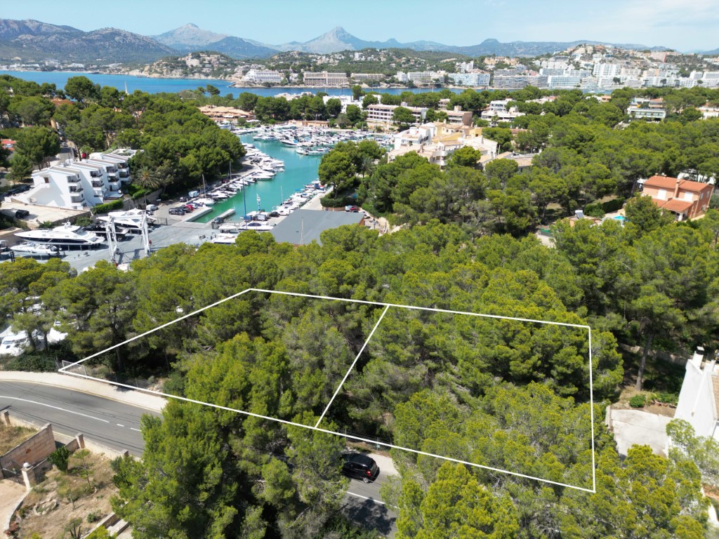 Baugrundstück mit Projekt und Lizenz in Santa Ponsa 2