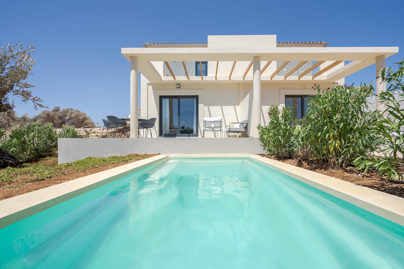 Doppelhaushälfte in Cala Romantica - Charmanter Neubau mit Garten und Pool