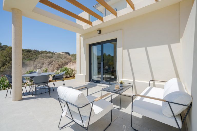 Doppelhaushälfte in Cala Romantica - Private Terrasse mit Pergola